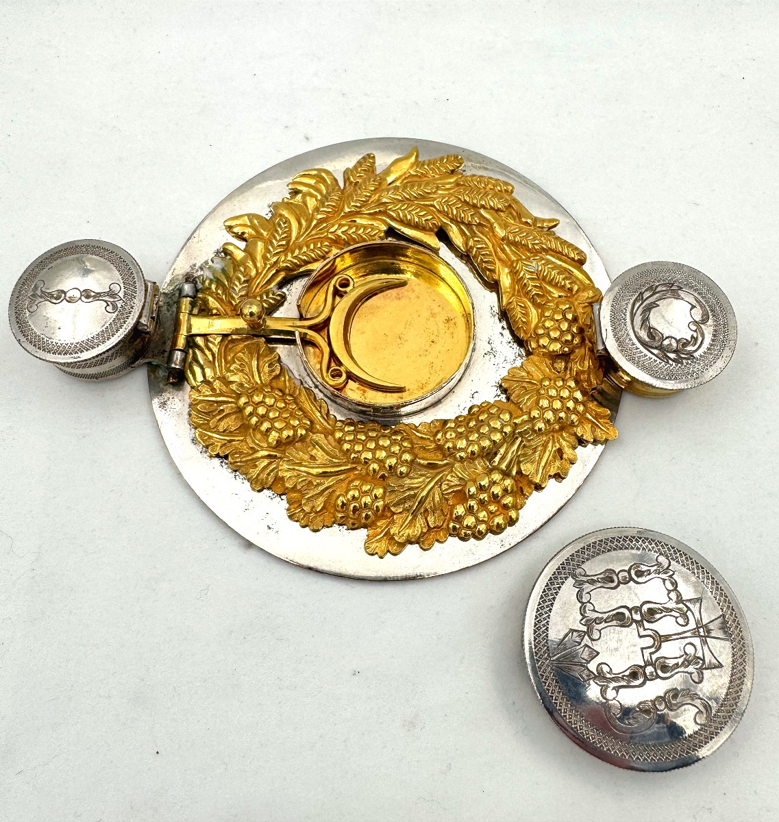 The Complete Viaticum Kit And Its 19th-century Case-photo-3