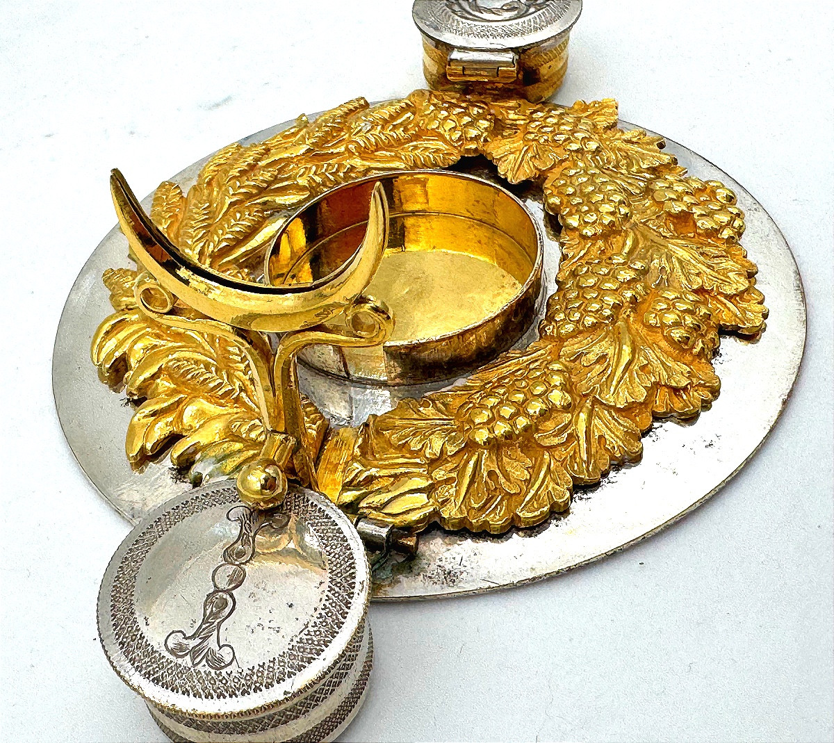 The Complete Viaticum Kit And Its 19th-century Case-photo-4