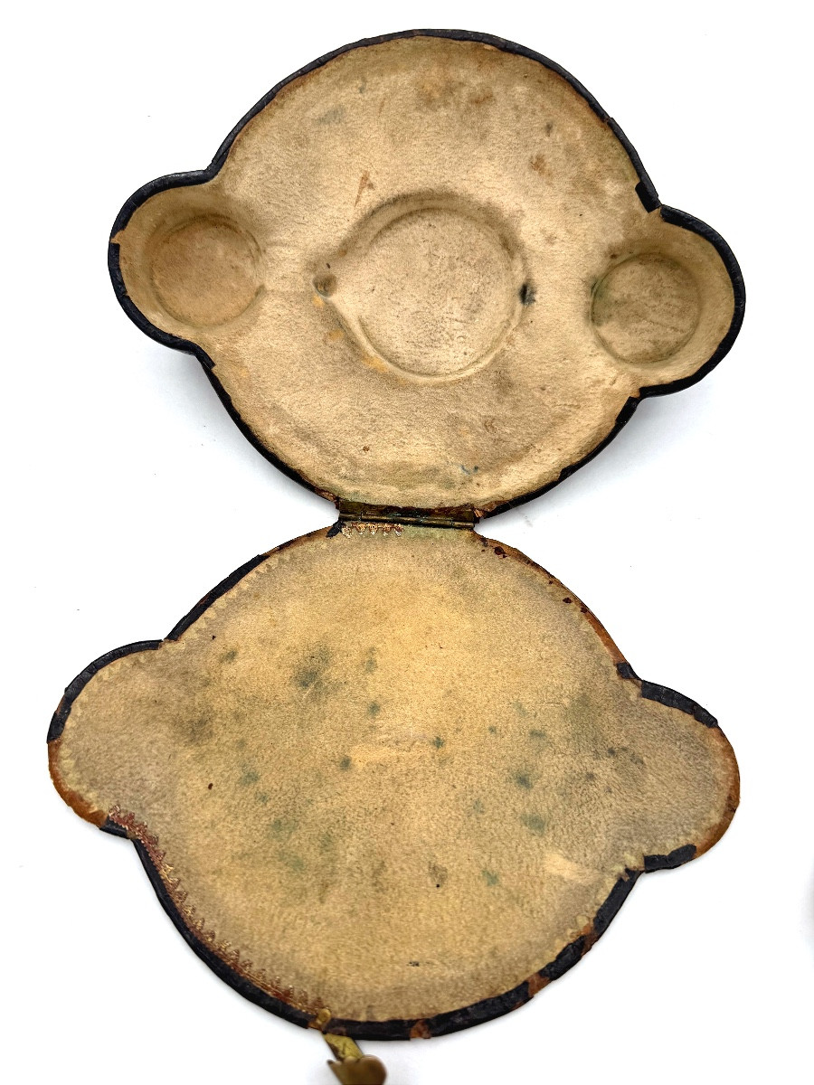 The Complete Viaticum Kit And Its 19th-century Case-photo-4