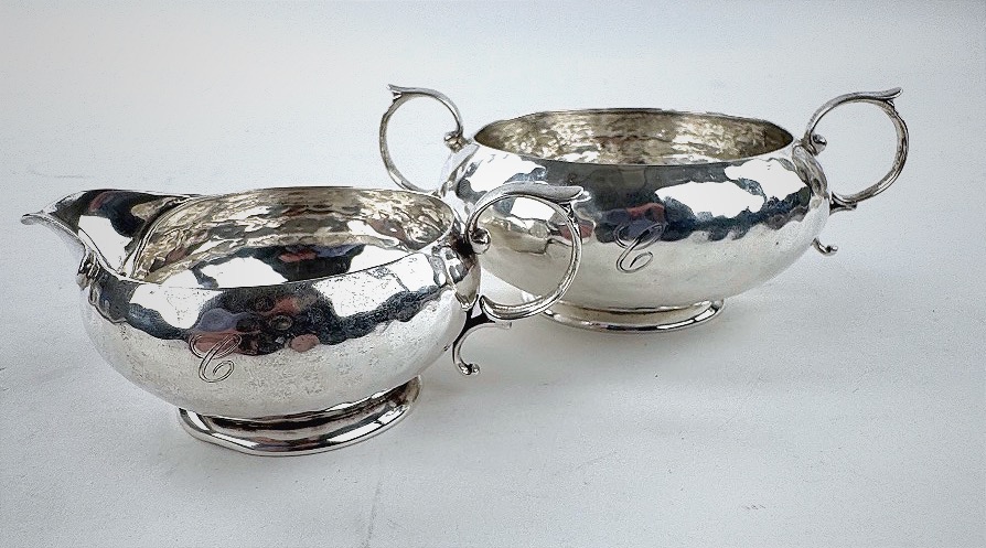 Sucrier et crémier en argent massif, style Arts and Crafts, Elkington & Co , London 1901