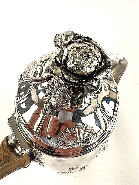 Cafetière en argent massif au poinçons de la ville de MONS 1777 -photo-1