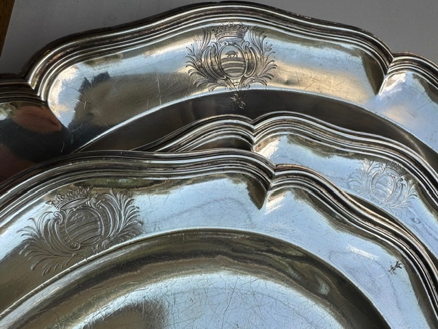 3 plat en argent du 18 siècle au blason du Charles-François de Calvière (1693-1777) PARIS-photo-4