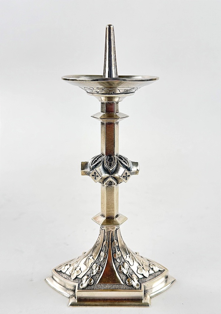 Paire de bougeoirs en argent de style néo-gothique, par Marie Thierry (fils), Paris-photo-2