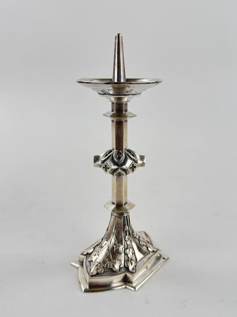 Paire de bougeoirs en argent de style néo-gothique, par Marie Thierry (fils), Paris-photo-3