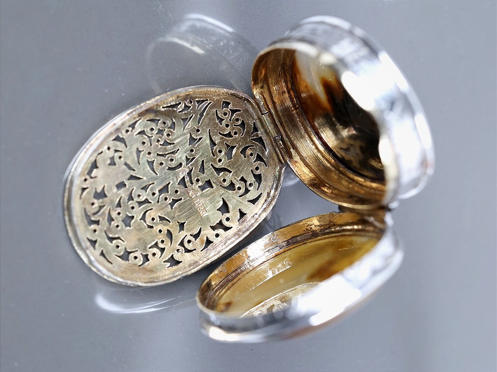 Solid Silver And Agate Vinaigrette, 1845, By Silversmith Nathaniel Mills—birmingham-photo-2