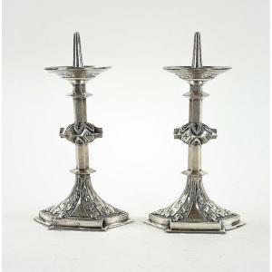 Paire de bougeoirs en argent de style néo-gothique, par Marie Thierry (fils), Paris
