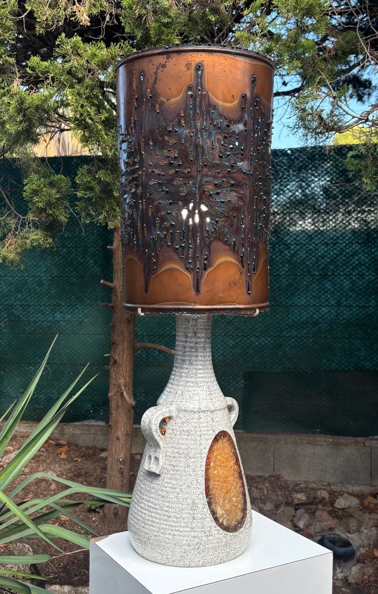 Lampe en céramique accolay abat jour en cuivre 1960 