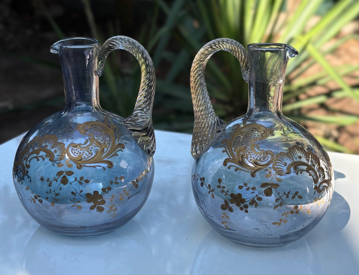 Carafes flacons en cristal de baccarat irisée décors rocailles doré à or 19 e