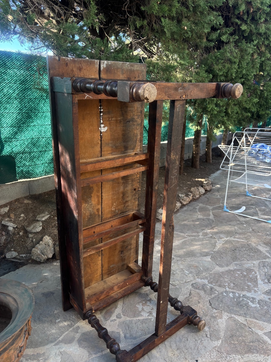Table 17: Vintage Walnut Display Table -photo-5