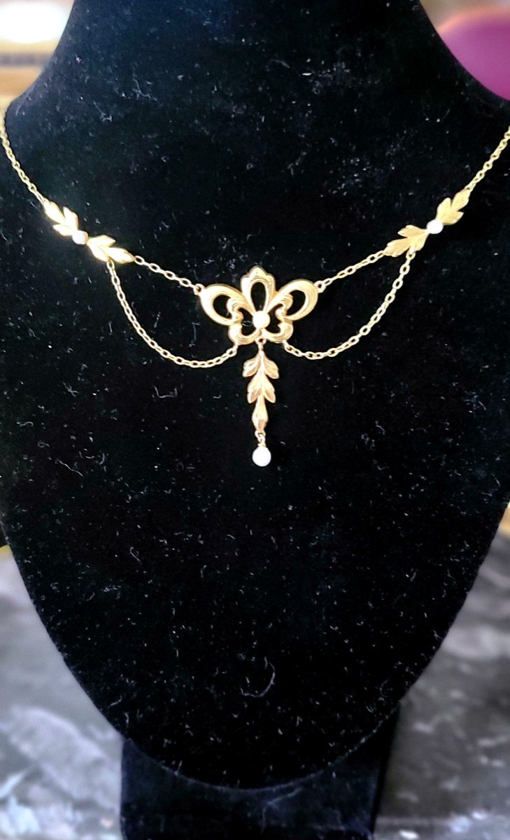 Belle Epoque/art Nouveau  - An 18kt Gold Festoon Necklace With Pearls