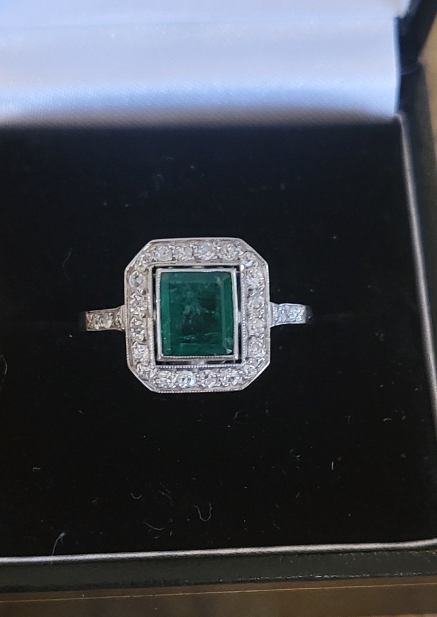 Art Deco Ring In Platinum Emerald And Diamonds (dog's Head)