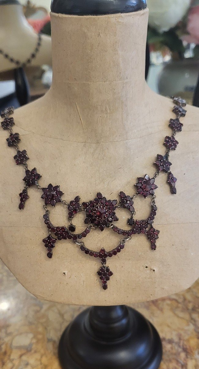 Napoleon 111 Collier Feston  Avec Grenats