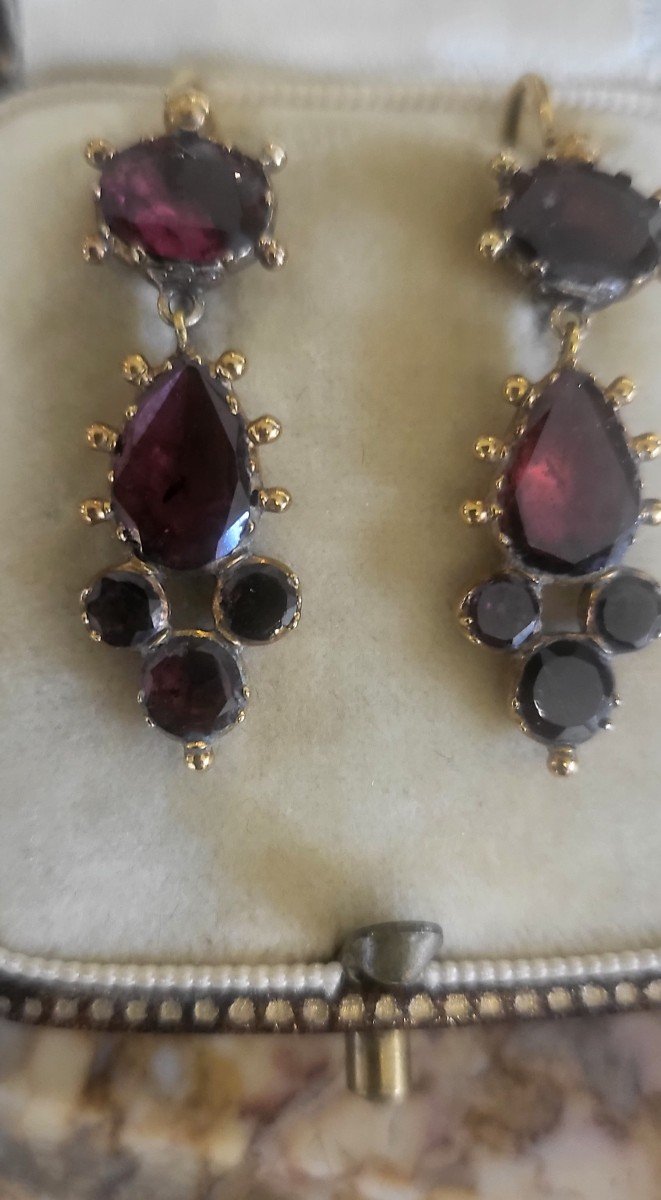 Boucles d'Oreilles Empire/ Georgian, En Or  Avec Grenats en Paillon 