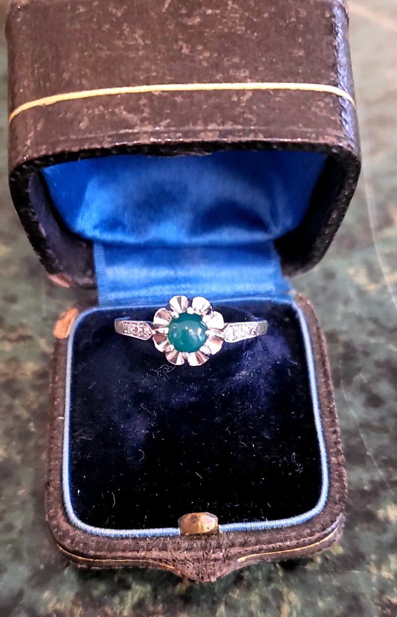 Art Deco Ring In Platinum With A Carbochon Emerald And Diamonds -photo-4