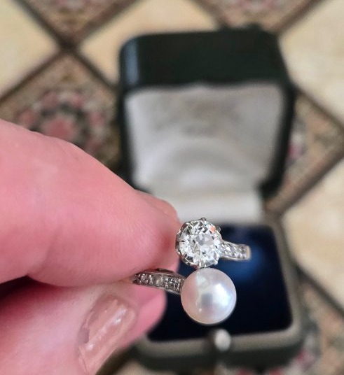 "toi Et Moi" Belle époque Ring In 18ct Gold Set With An Old European Cut Diamond And A Natural -photo-2