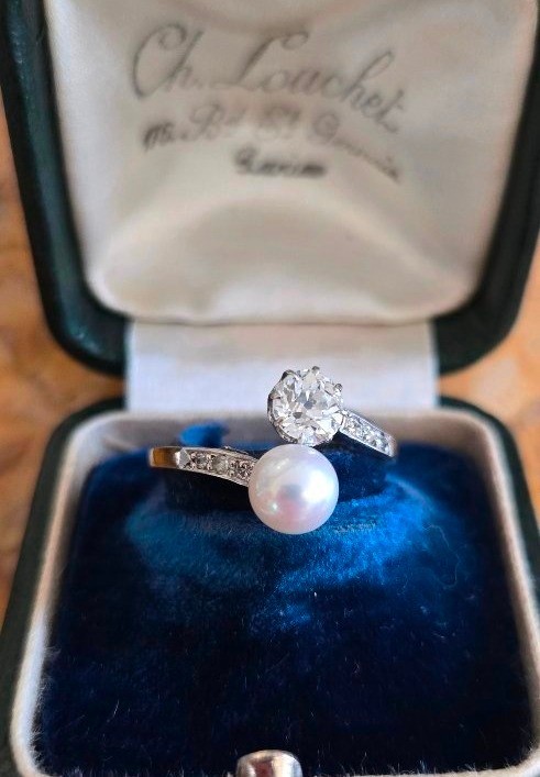 "toi Et Moi" Belle époque Ring In 18ct Gold Set With An Old European Cut Diamond And A Natural 