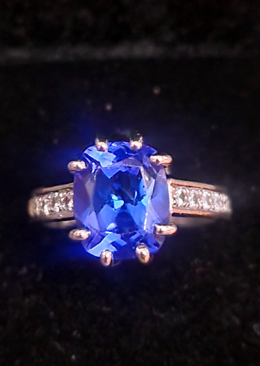 Bague Vintage En Or Blanc  18ct Sertie d'Un Tanzanite Et De Diamants 