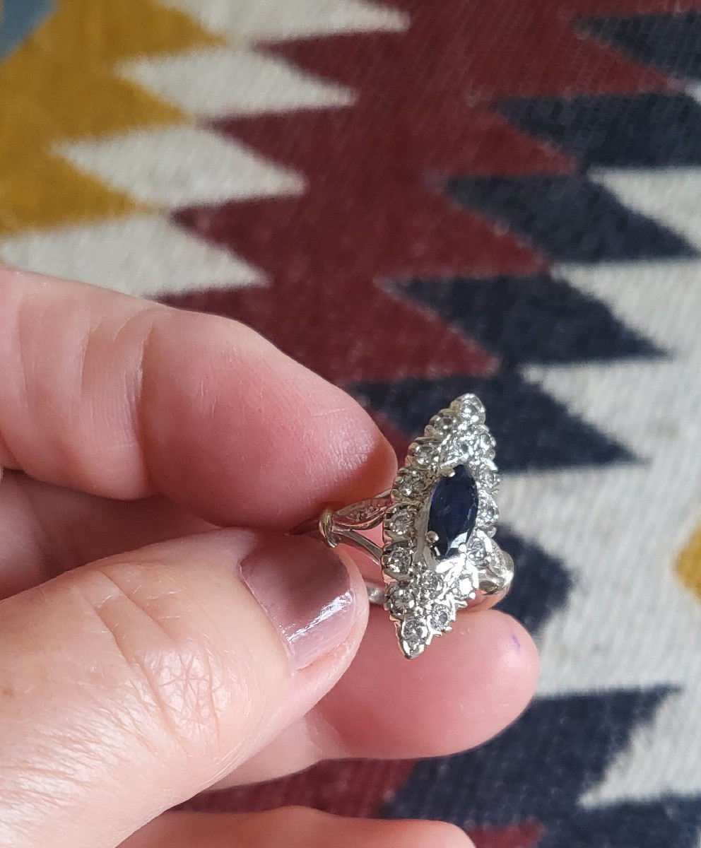 Vintage "navette" Ring In 18ct White Gold Set With A Sapphire And Diamonds -photo-4