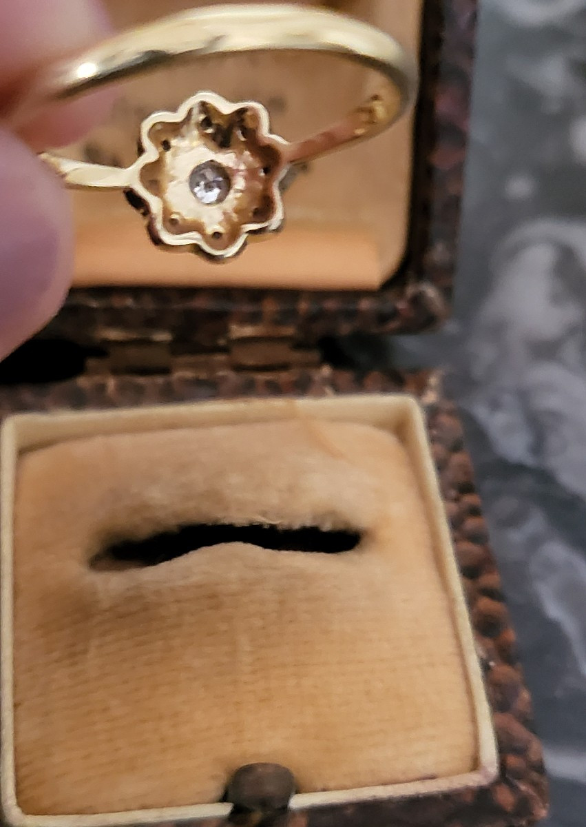 Marguerite Vintage 18ct Gold Diamond Ring -photo-3