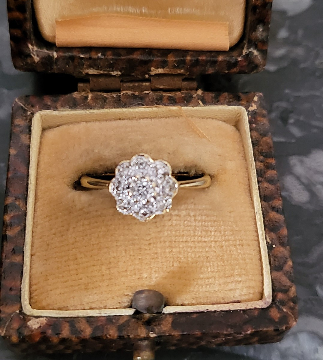 Marguerite Vintage 18ct Gold Diamond Ring -photo-1