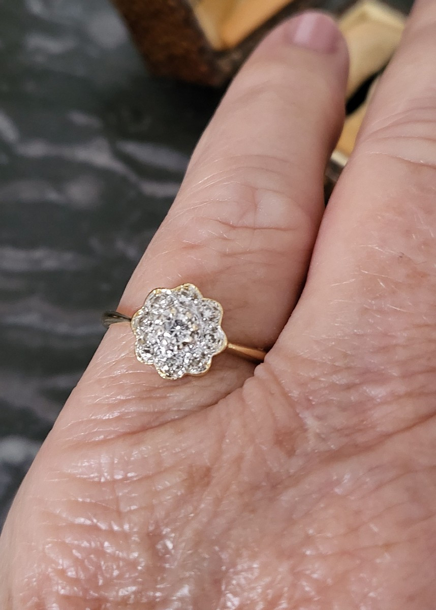 Marguerite Vintage 18ct Gold Diamond Ring -photo-2