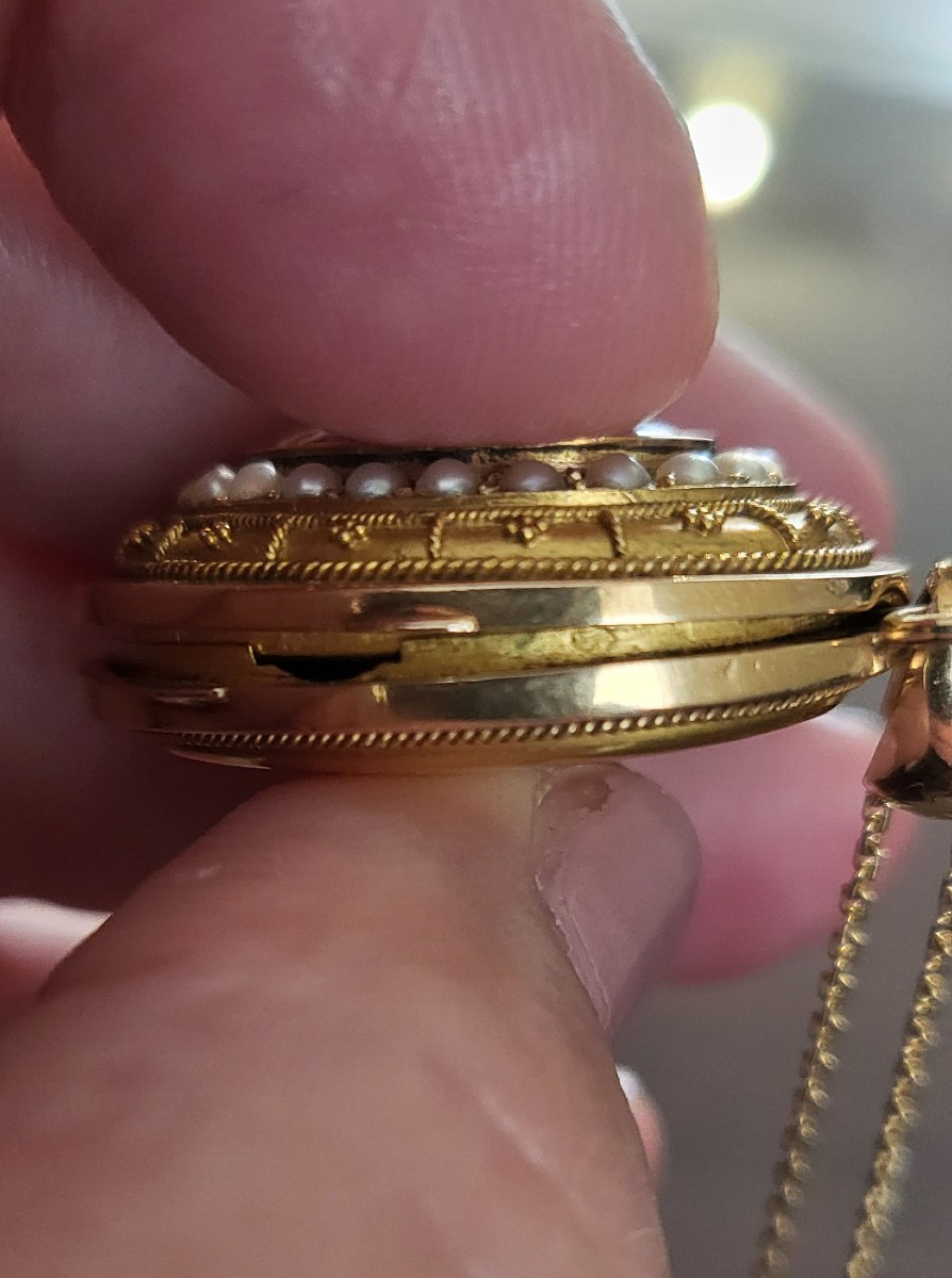 Napoleon 111 18k Gold Pendant-photo-7