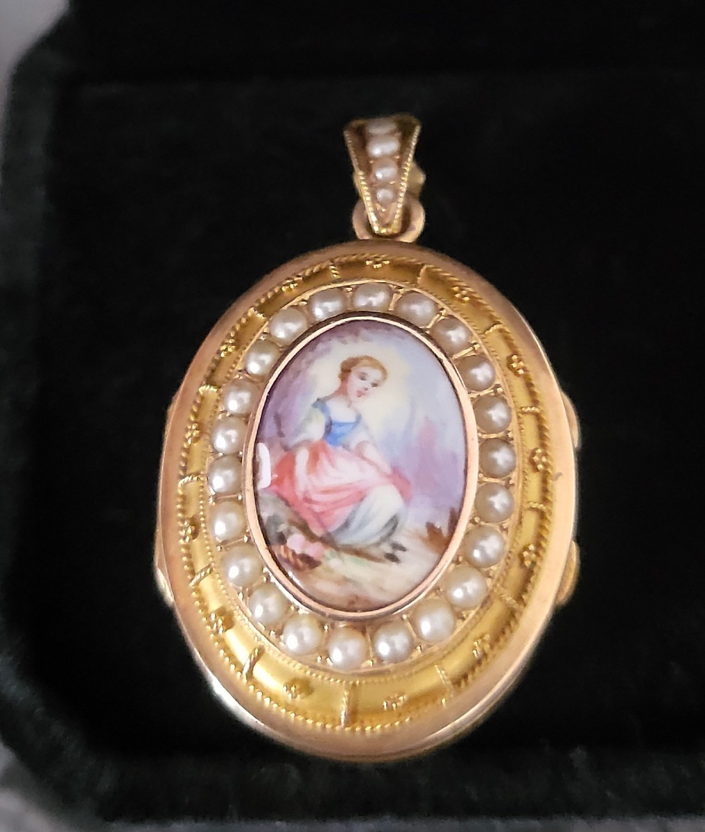 Napoleon 111 18k Gold Pendant