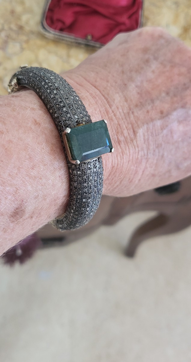 Bracelet jonc serti d'un grande Émeraude, pavé de Diamants en Vermeil -photo-1