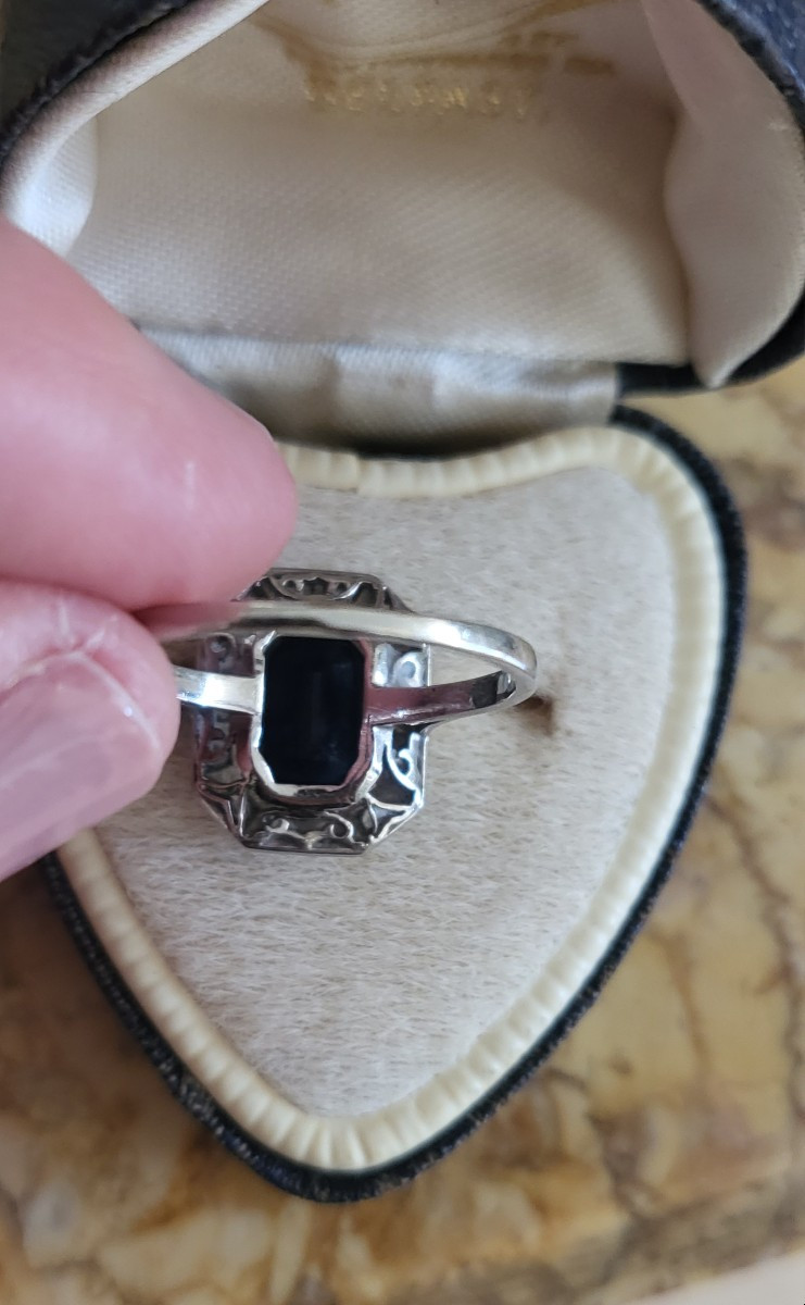 Bague en Platine sertie d'un Saphir et entourée de Diamants, Art Deco-photo-1