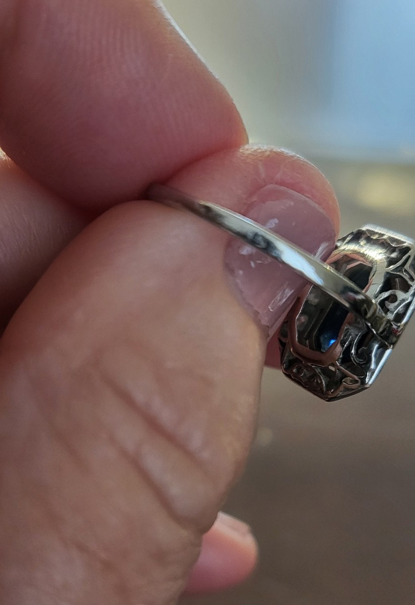 Bague en Platine sertie d'un Saphir et entourée de Diamants, Art Deco-photo-2