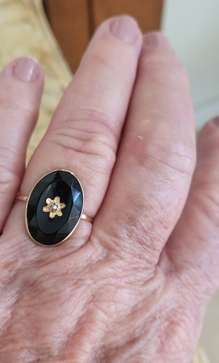 Antique Onyx Ring Set In 18-carat Gold -photo-3