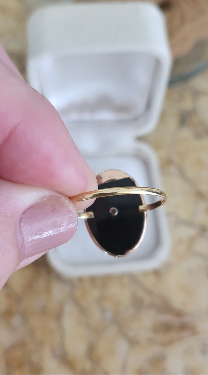 Antique Onyx Ring Set In 18-carat Gold -photo-4