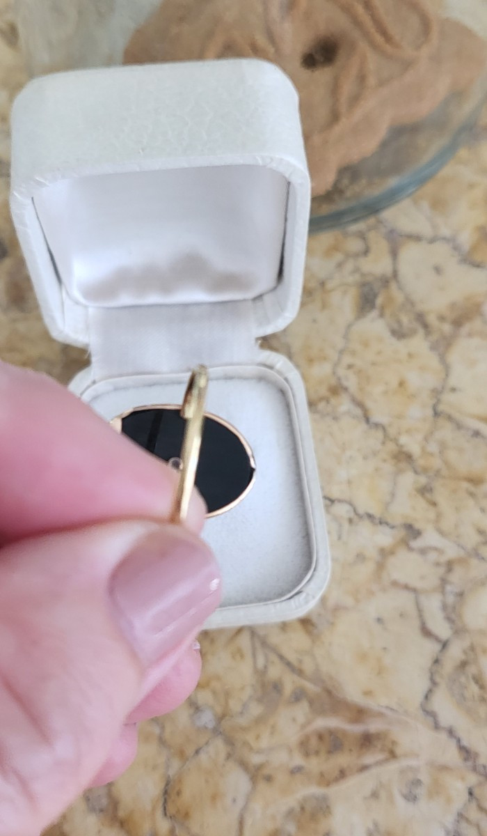 Antique Onyx Ring Set In 18-carat Gold -photo-2