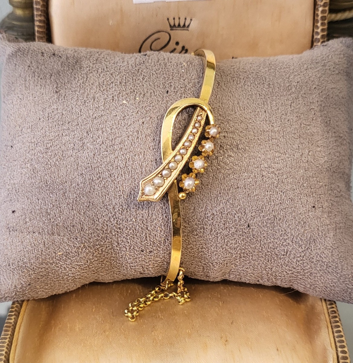 18ct Gold And Natural Pearl Bangle Bracelet - Belle Epoque 