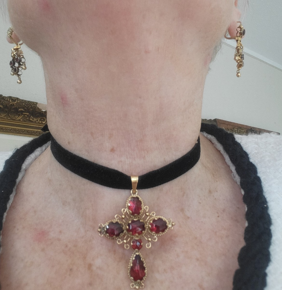 Perpignan Garnet Cross In 18ct Gold, In Paillon -photo-3