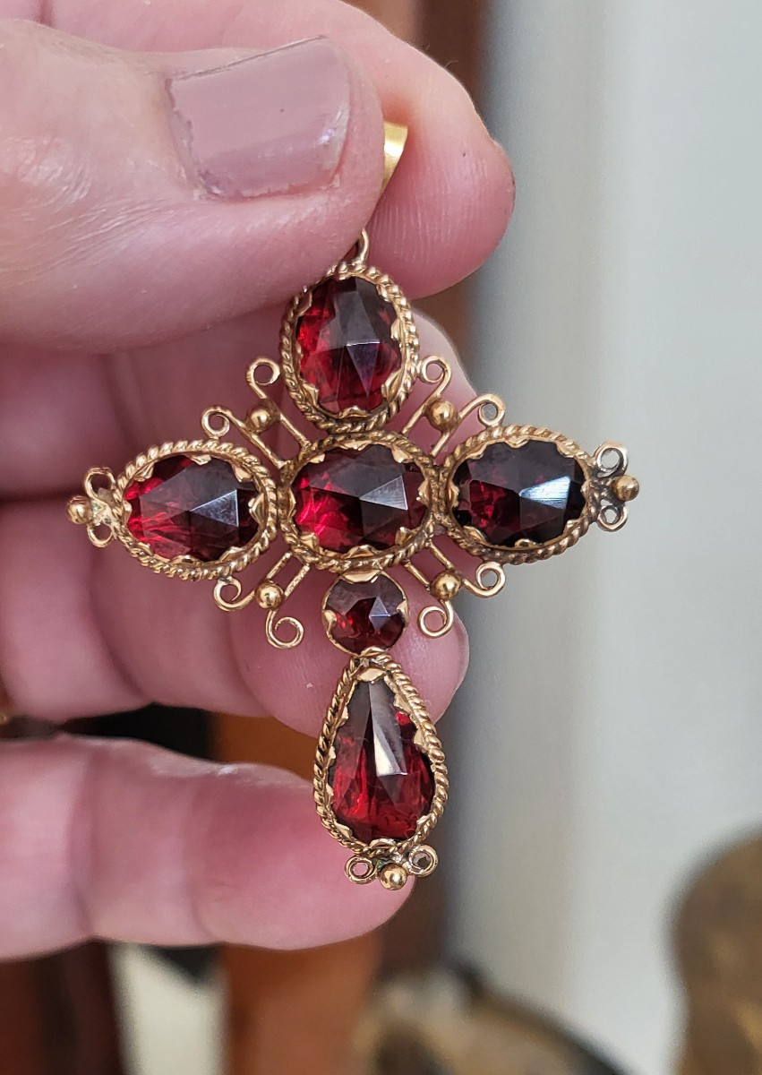 Perpignan Garnet Cross In 18ct Gold, In Paillon -photo-3