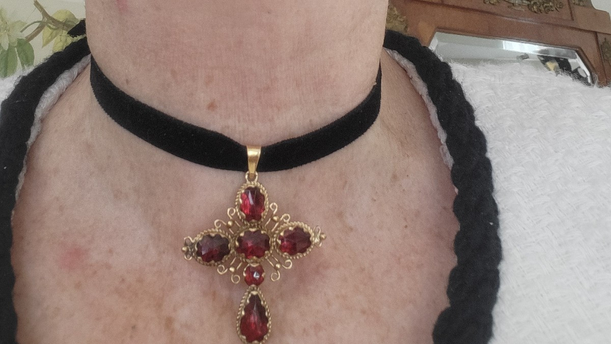 Perpignan Garnet Cross In 18ct Gold, In Paillon -photo-7