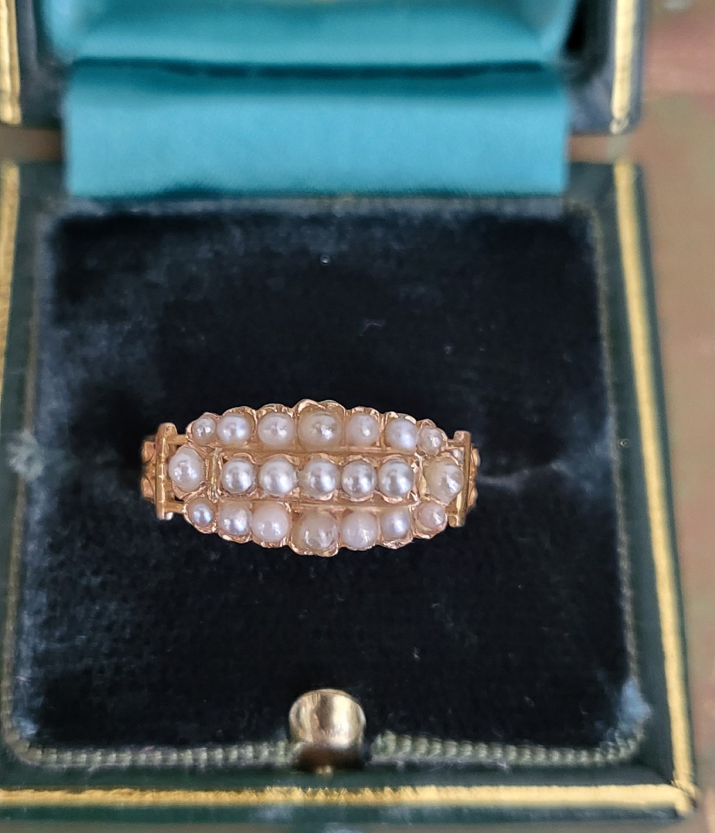 Louis-phillipe 18ct Gold Ring Set With Small Fine Seed Pearls-photo-2