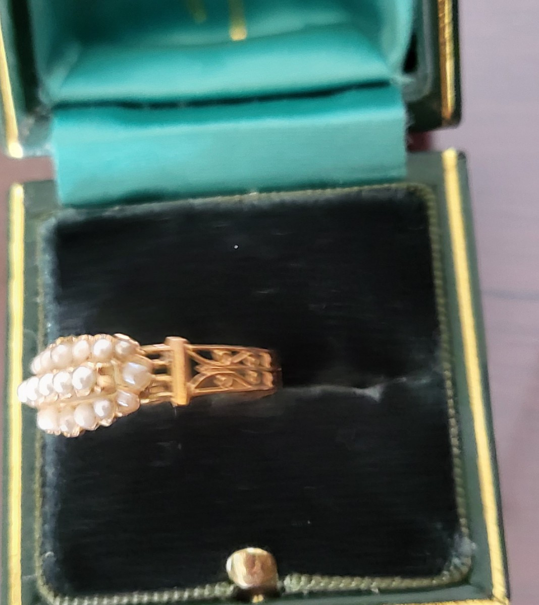 Louis-phillipe 18ct Gold Ring Set With Small Fine Seed Pearls-photo-4