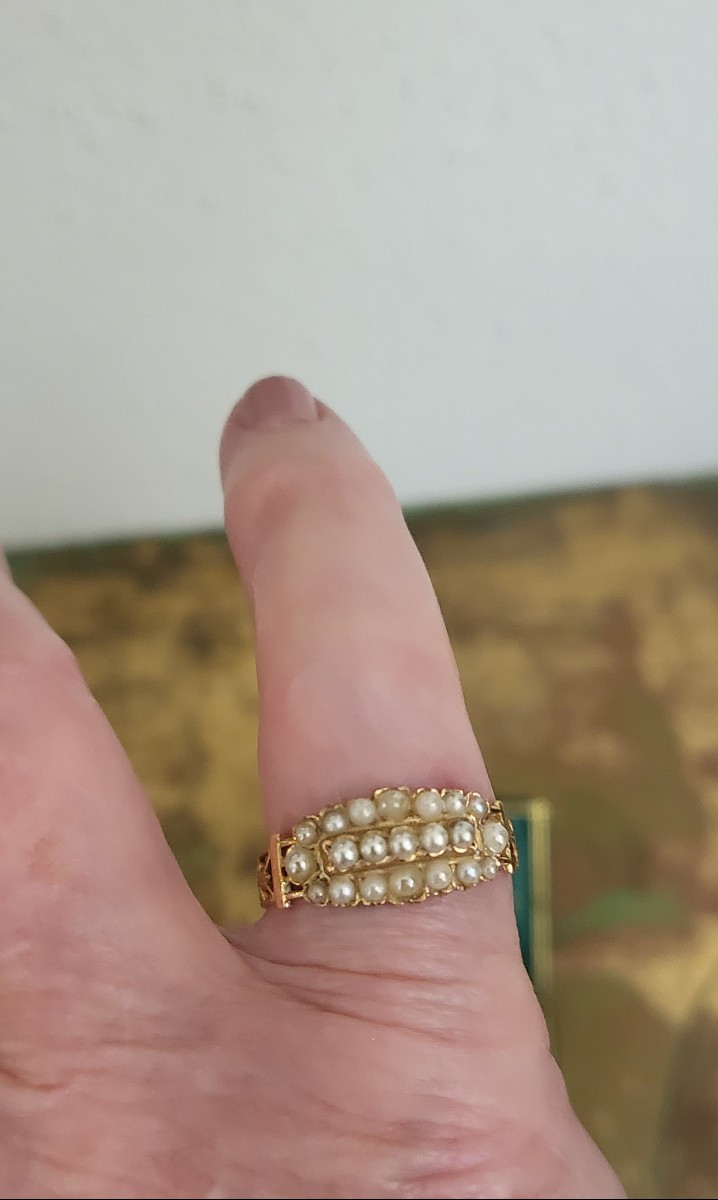 Louis-phillipe 18ct Gold Ring Set With Small Fine Seed Pearls-photo-1