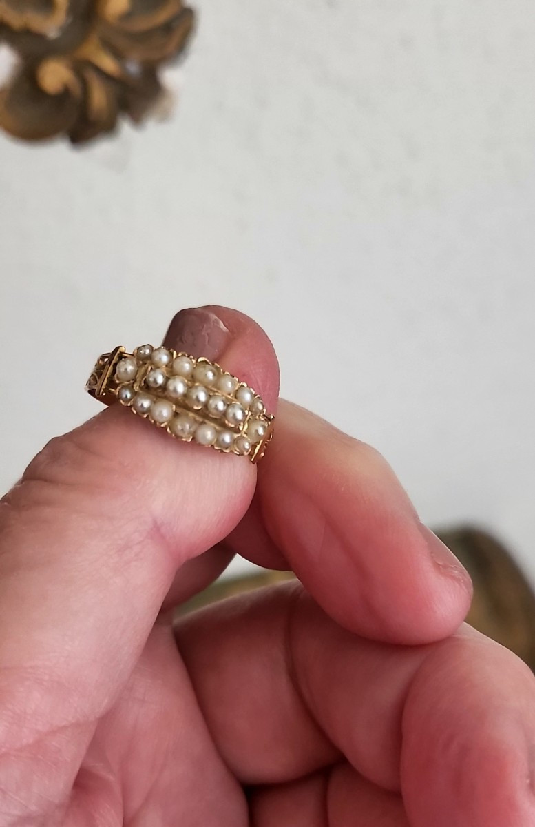 Louis-phillipe 18ct Gold Ring Set With Small Fine Seed Pearls-photo-2