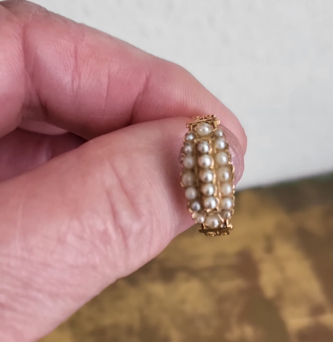 Louis-phillipe 18ct Gold Ring Set With Small Fine Seed Pearls-photo-3
