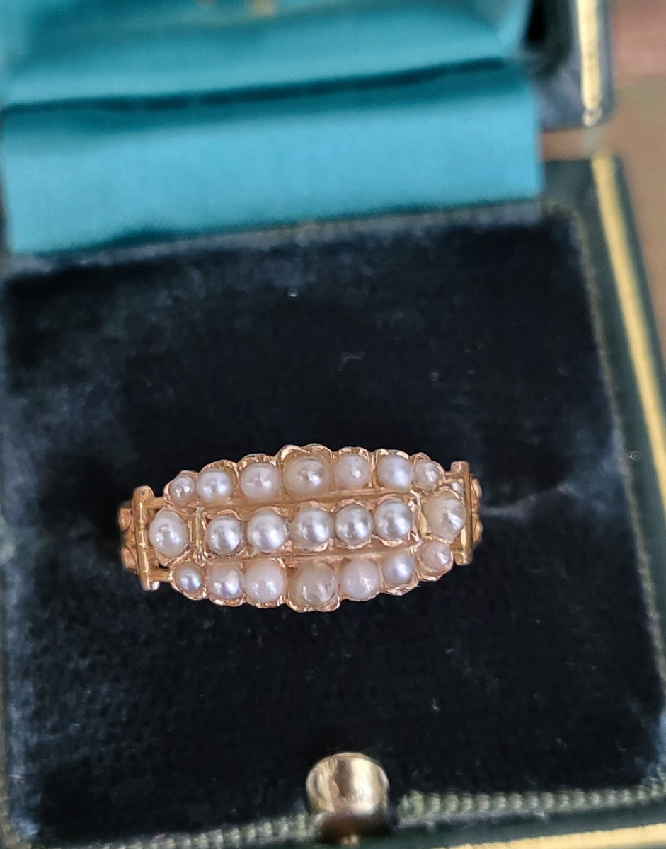 Louis-phillipe 18ct Gold Ring Set With Small Fine Seed Pearls-photo-4