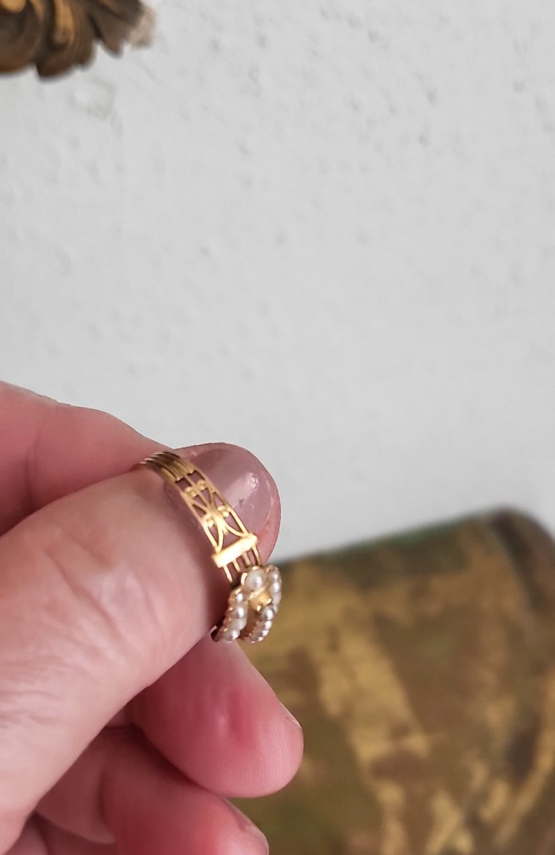Louis-phillipe 18ct Gold Ring Set With Small Fine Seed Pearls-photo-6