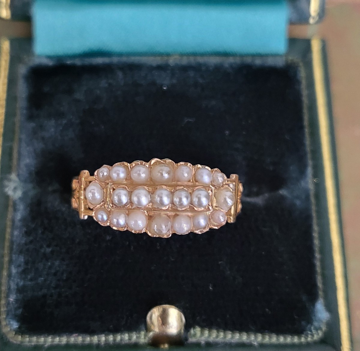 Louis-phillipe 18ct Gold Ring Set With Small Fine Seed Pearls