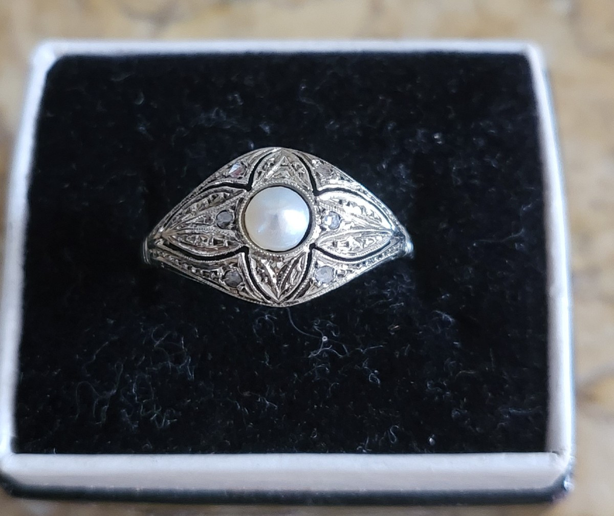 Bague Art Déco en Or 18 carats serti de Diamants et d'un Perle 