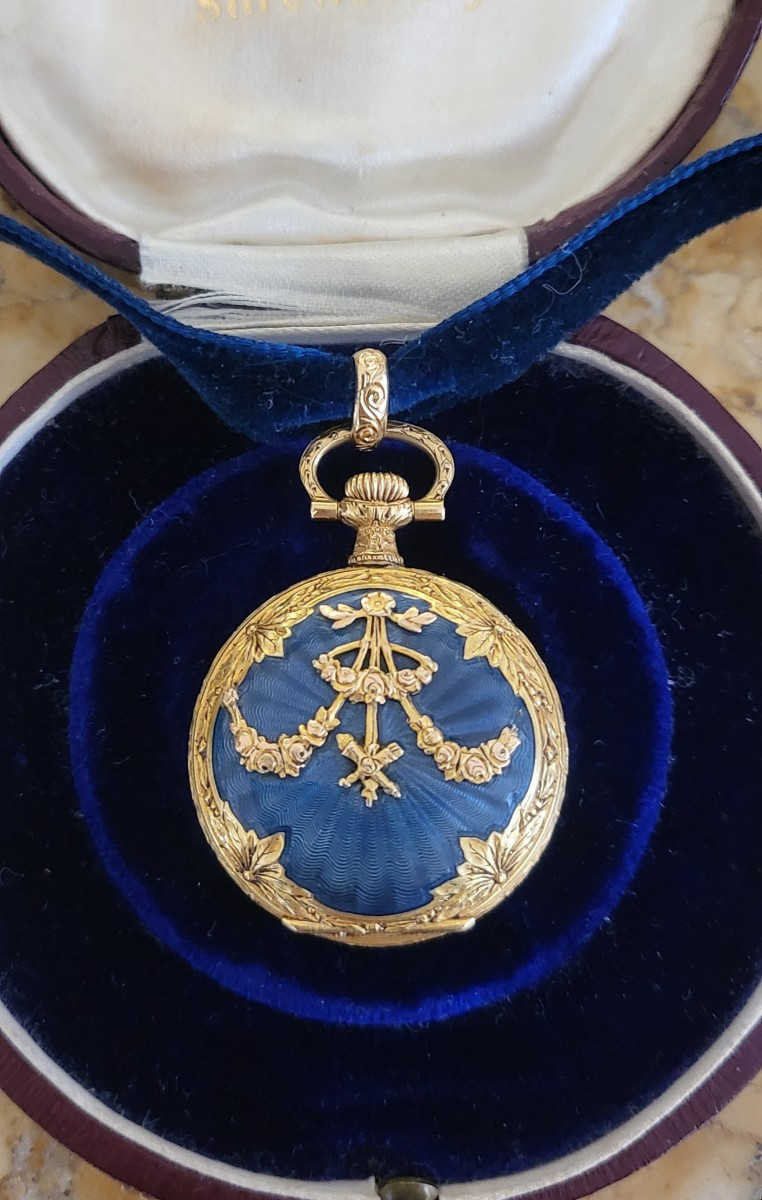 Napoléon 111 Pendentif/Montre Gousset en Or 18ct et Émail