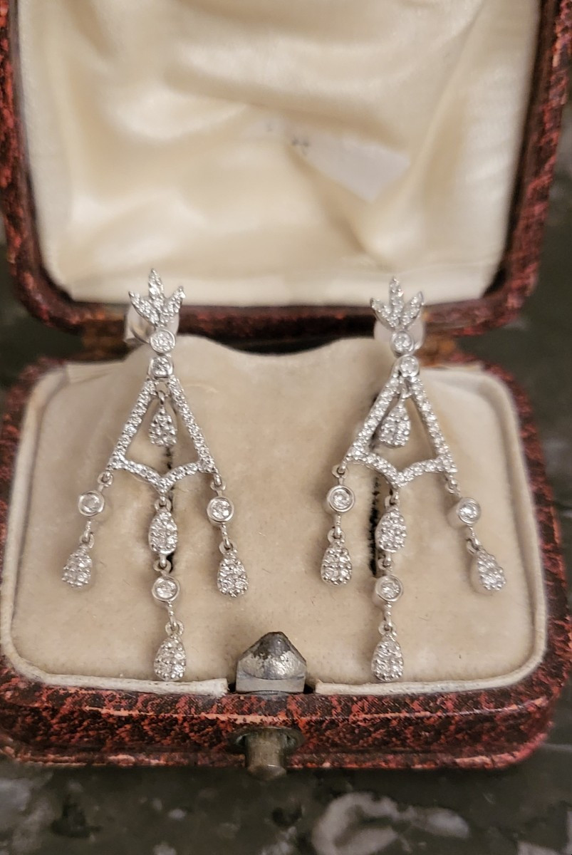 Boucles d'oreilles et Pendentif en Or blanc 18ct serties de 0.87ct de Diamants -photo-4