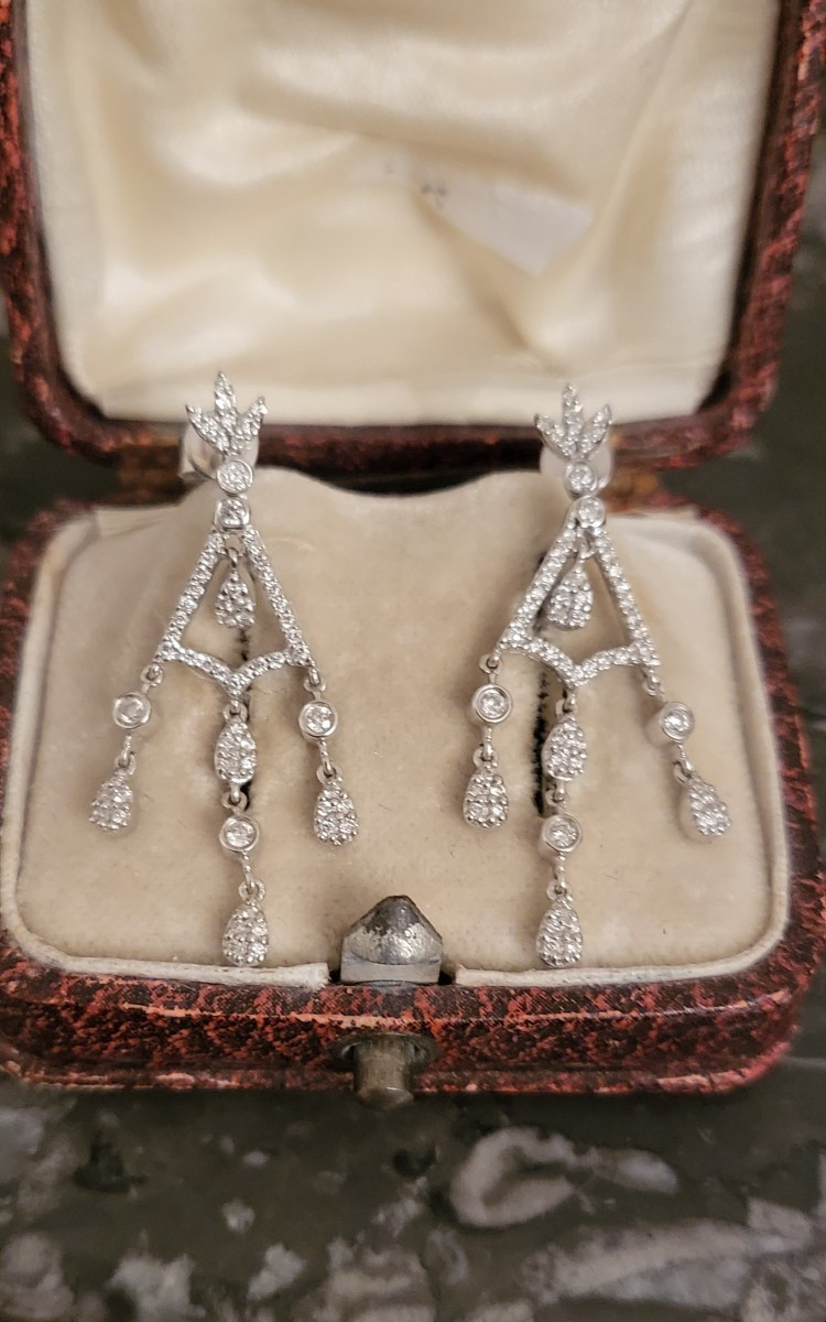 Boucles d'oreilles et Pendentif en Or blanc 18ct serties de 0.87ct de Diamants -photo-6
