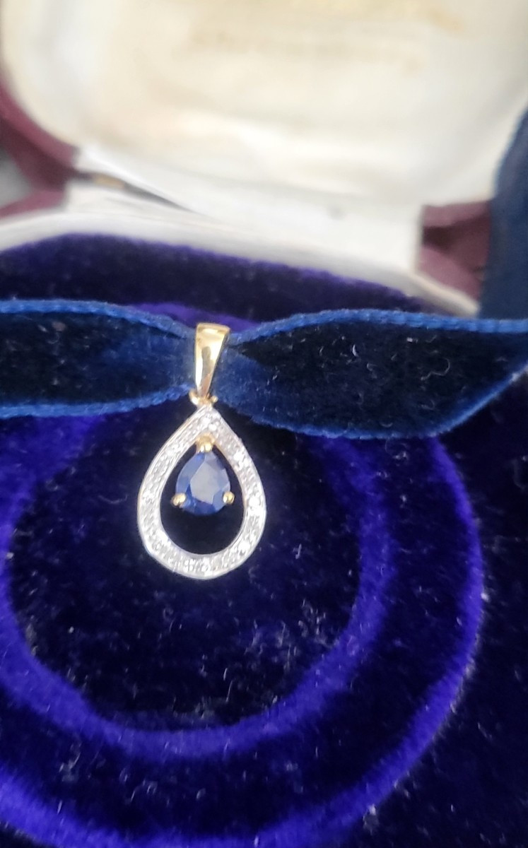 Vintage Sapphire And Diamond Pendant  Set In 18ct White And Yellow Gold -photo-3